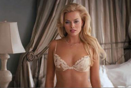 7 GIFs of Margot Robbie hottest girl on Wolf of Wall Street